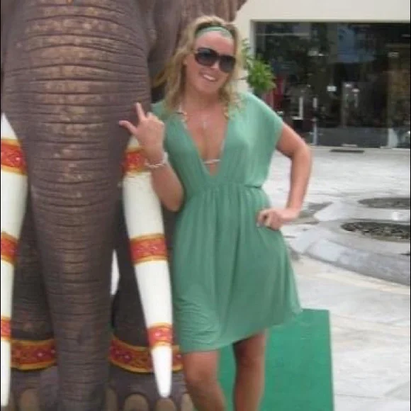 Victoria Secret Beach Cover up - Picture 4 of 4